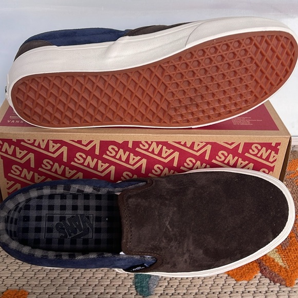 Vans WMNS Classic Slip-On
Pig Suede Plaid Brown/Navy
VN000BVZBF1
Sneakers - Picture 4 of 16